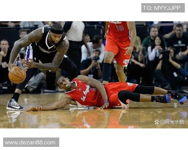 2018季后赛勇士与火箭激战回顾精彩瞬间与关键时刻分析