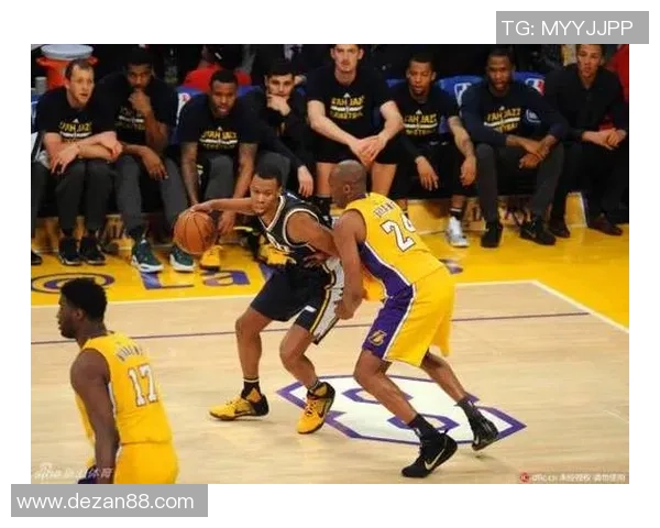 爵士与湖人对决战术解析及关键球员表现分析