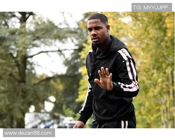 迈尼昂：从新星崛起到世界级门将的辉煌之路